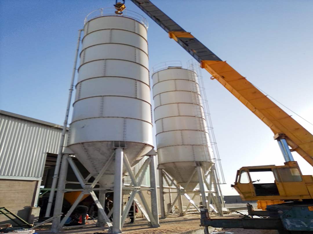 Instalación de silos de cemento